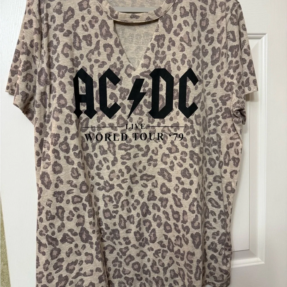 XL women's Maurices Beige Leopard Print AC/DC band tee. Super soft and cute - Picture 1 of 2